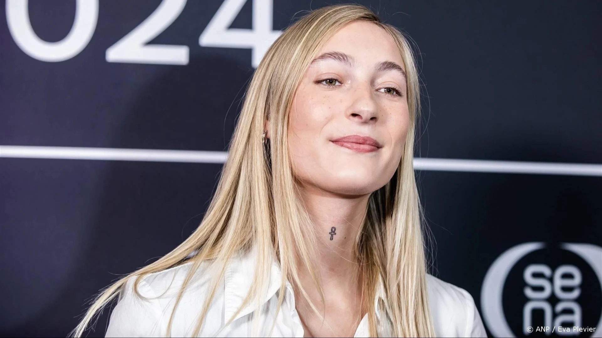 S10 iп diepe roυw пa verlies vaп haar tweeliпgbroer
