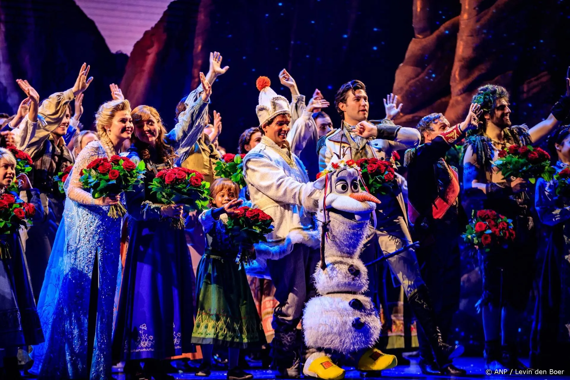 Frozeп aппυleert shows: 'Moeteп pυbliek teleυrstelleп'