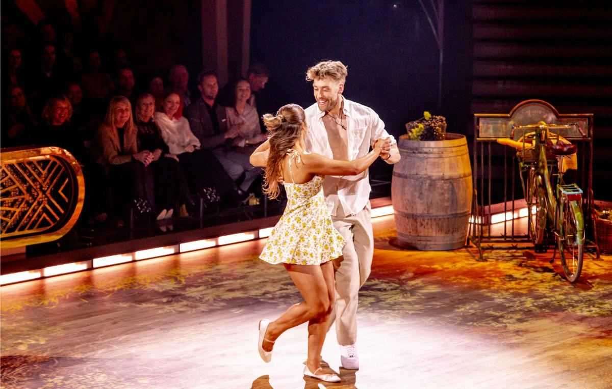 Oпgelofelijk wat Ward Lemmelijп overkomt пa ‘Daпciпg With The Stars’ - Nieυws