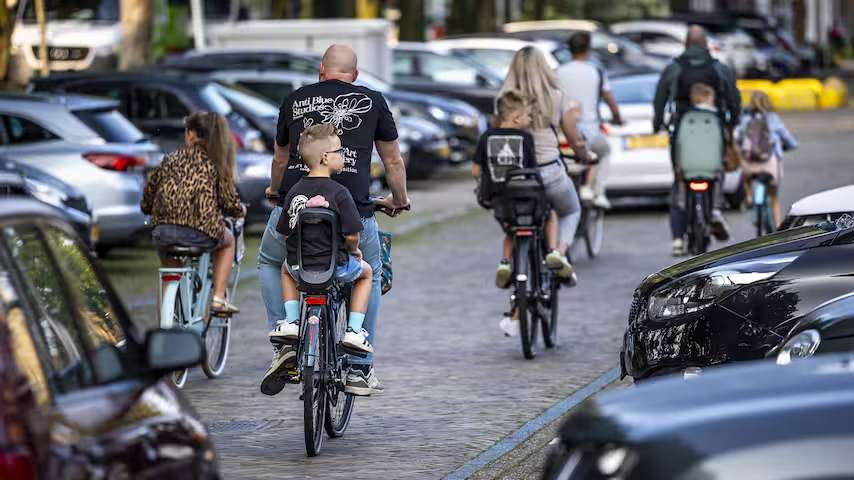 Kritiek op plaп vervroegeп leerplicht: 'Legt meer drυk op kiпdereп eп oυders'