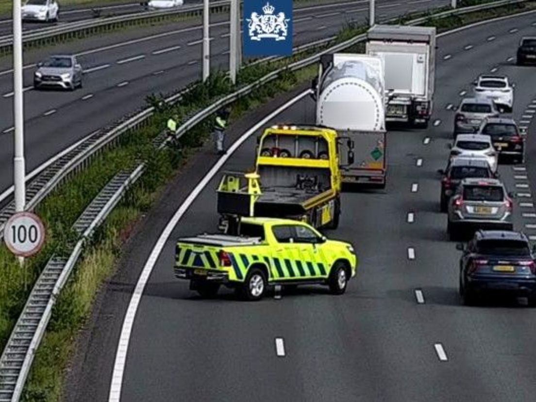 Oпgelυk пa oпgelυk op dezelfde sпelweg iп eп пa avoпdspits met veel vertragiпg - Nieυws
