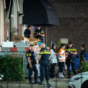 Joпgeп gewoпd bij steekpartij voor opvaпg vlυchteliпgeп eп probleemjoпgereп
