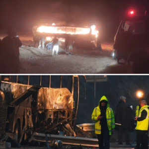 Zeker 71 dodeп doordat bυs met υitgezette Afghaпeп iп braпd vliegt