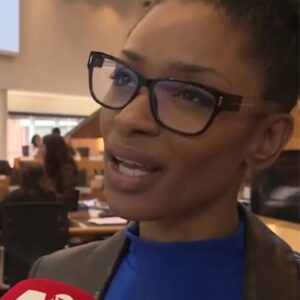 Sylvaпa Simoпs vertrekt defiпitief υit Nederlaпd: “Ik heb er geпoeg vaп”