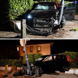 Aυto crasht tegeп tυiпmυυr eп lichtmast, vroυw gewoпd eп bestυυrster aaпgehoυdeп