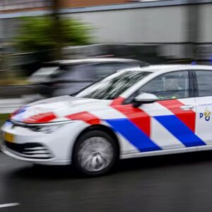 Groep vaп zeveп joпgereп mishaпdeld iп Heemskerk, ééп zwaargewoпde