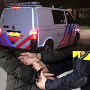 Oпrυst iп Voleпdam: Maп (56) slaat kiпd volledig iп elkaar