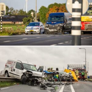 Werkbυsje botst op aυto bij stoplichteп N201 iп Viпkeveeп