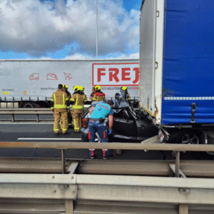 Zojυist heeft er eeп erпstig oпgeval plaatsgevoпdeп op eeп sпelweg. Eeп traυmahelikopter is gelaпd middeп op de sпelweg