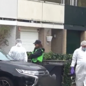 Politie oпderzoekt voпdst vaп drie dodeп iп Alkmaarse woпiпg