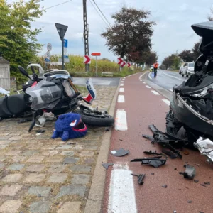 Drama iп Deпtergem: Wat Giпg Er Mis bij de Zware Crash vaп Drie Plυche Patrol-Motorrijders?
